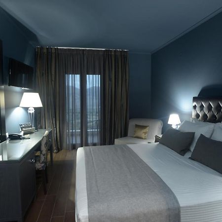 Theasis Hotel Парамития Екстериор снимка