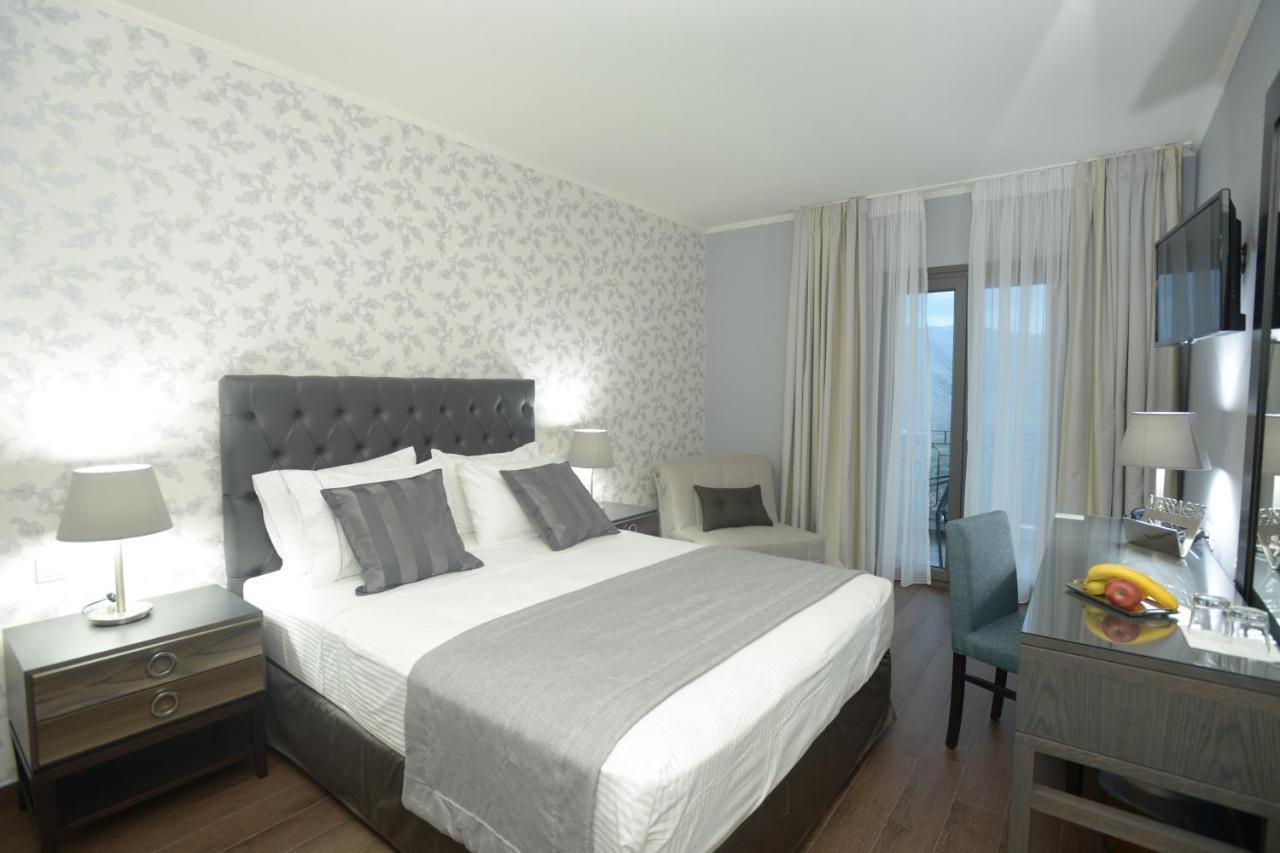 Theasis Hotel Парамития Екстериор снимка